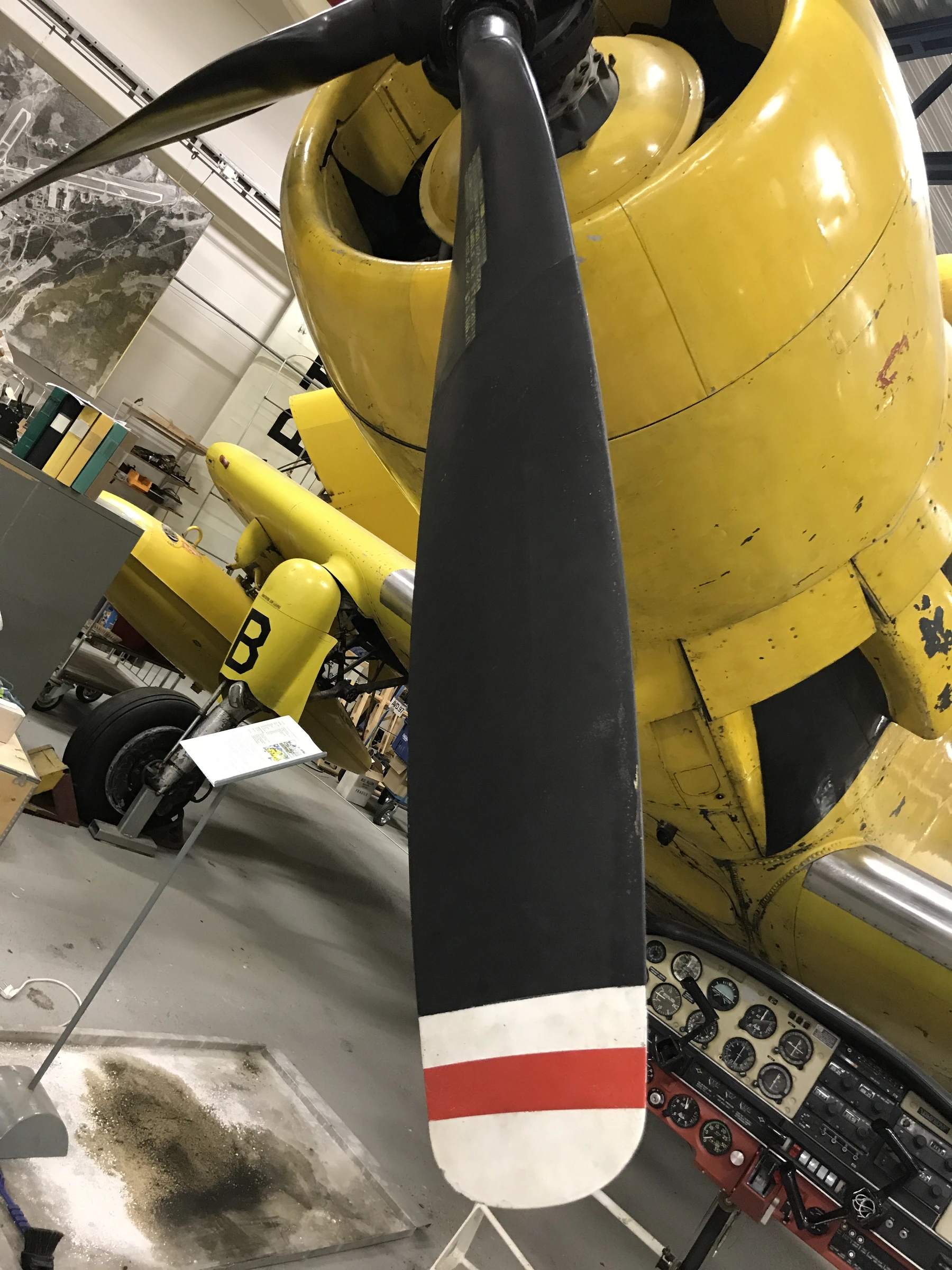 Douglas Skyraider AD 4 W