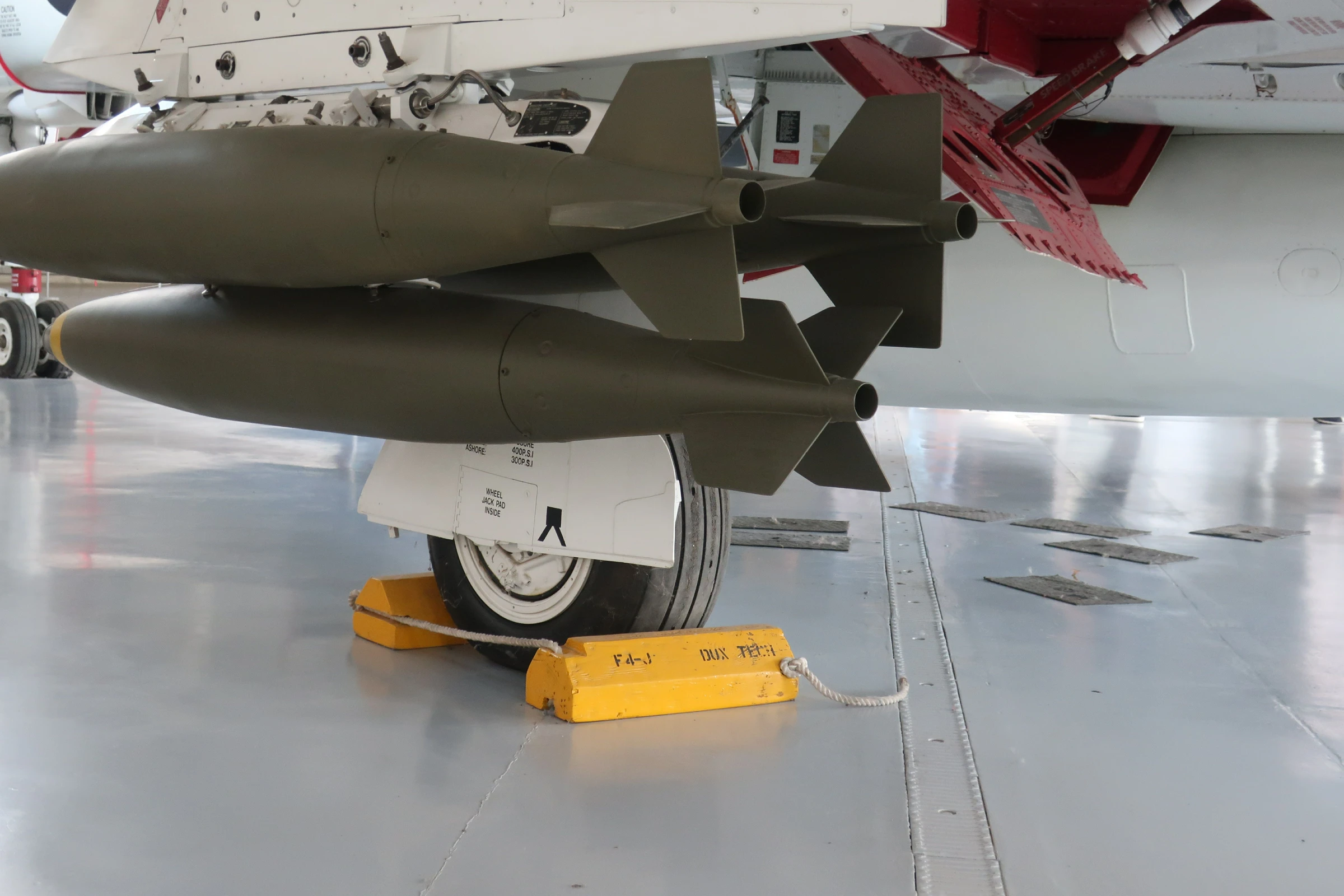 McDonnell Douglas F 4J Phantom II