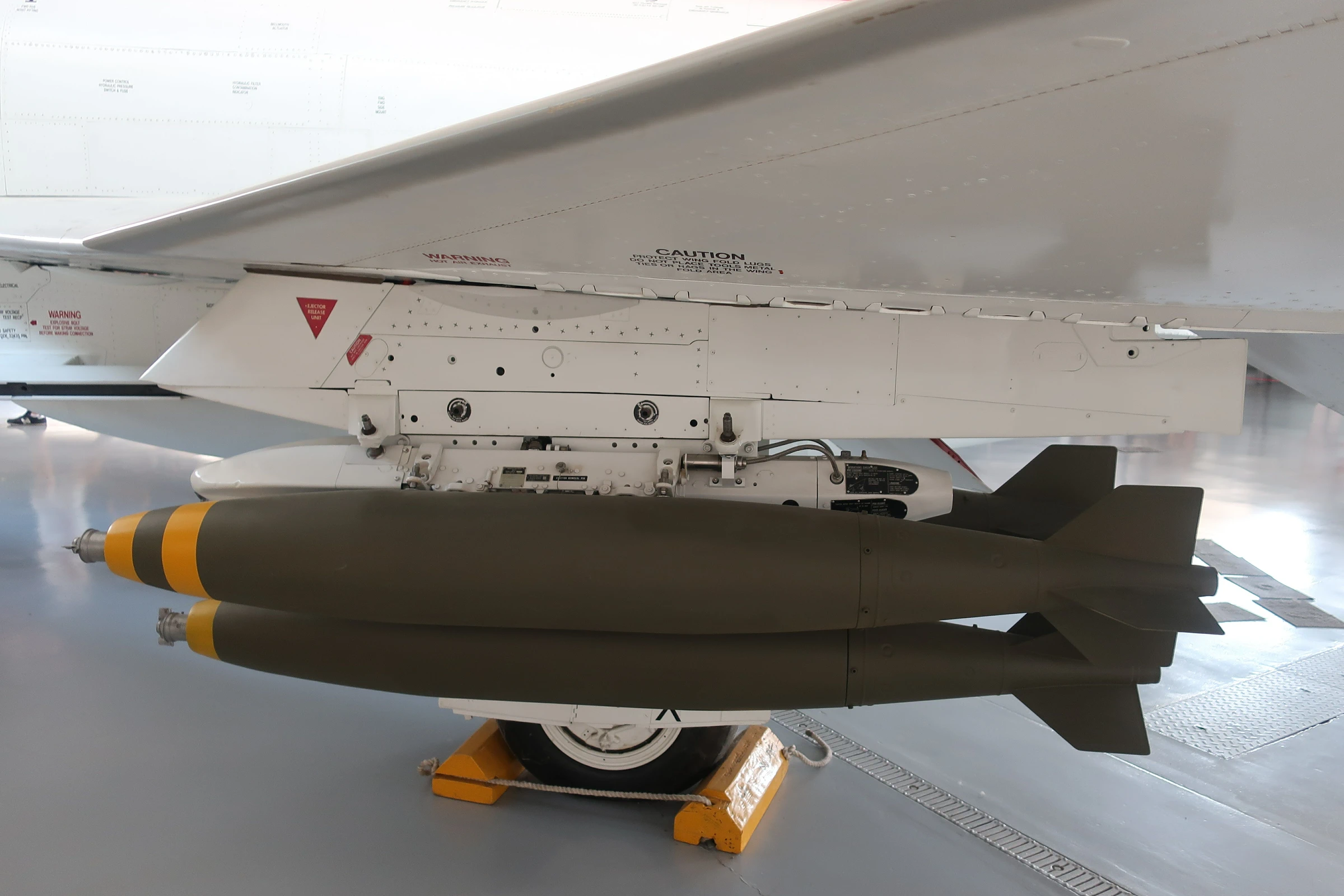 McDonnell Douglas F 4J Phantom II