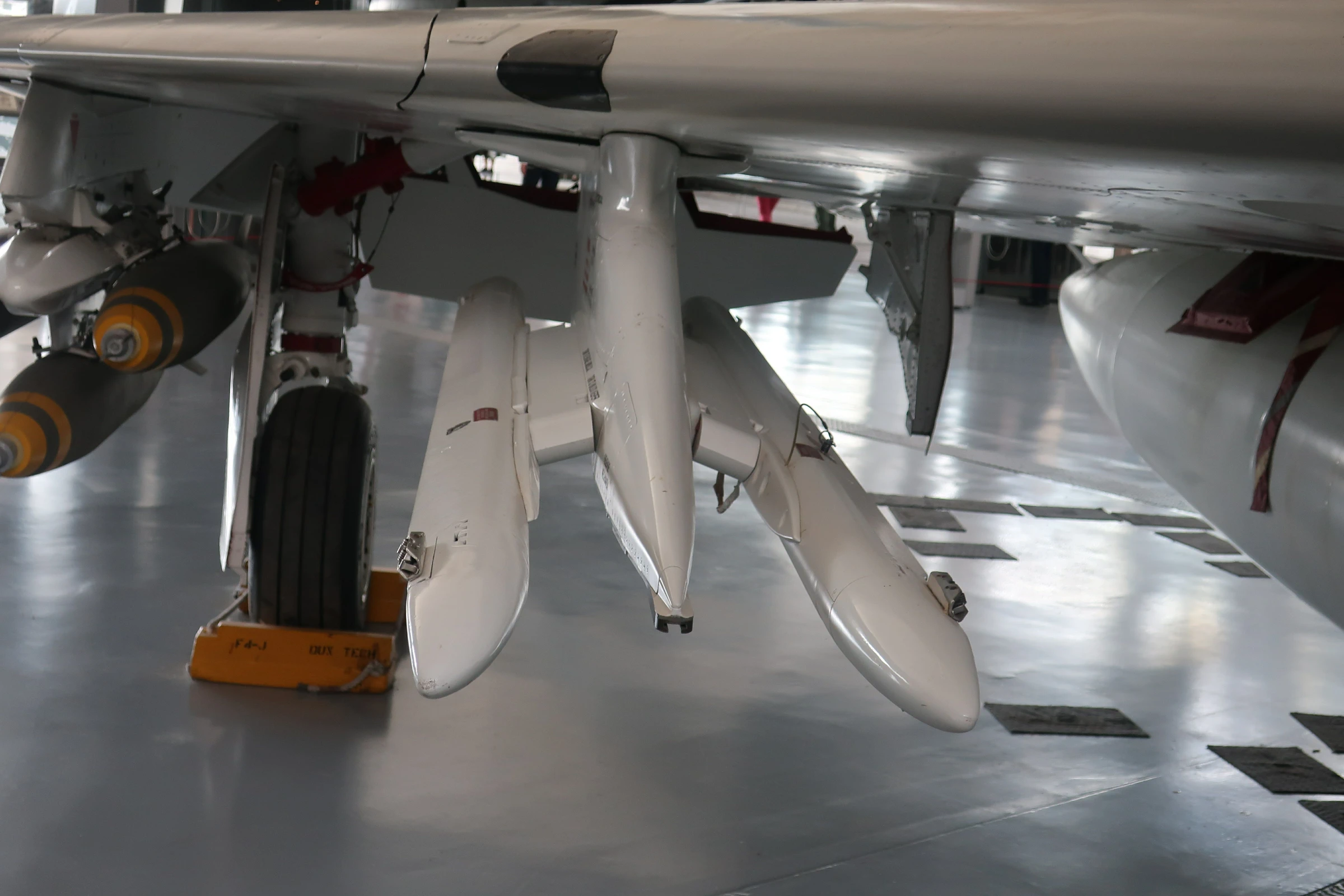 McDonnell Douglas F 4J Phantom II