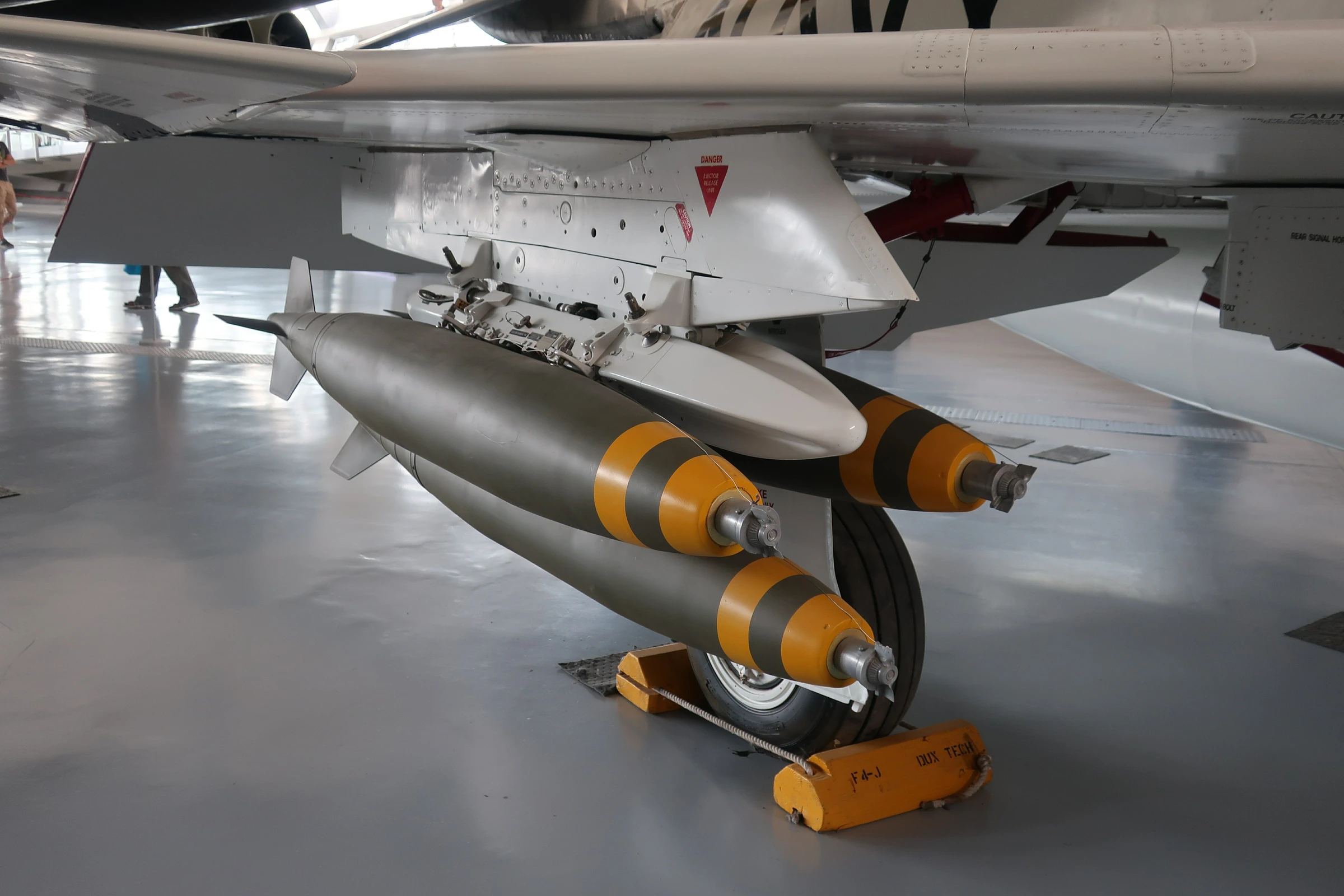 McDonnell Douglas F 4J Phantom II