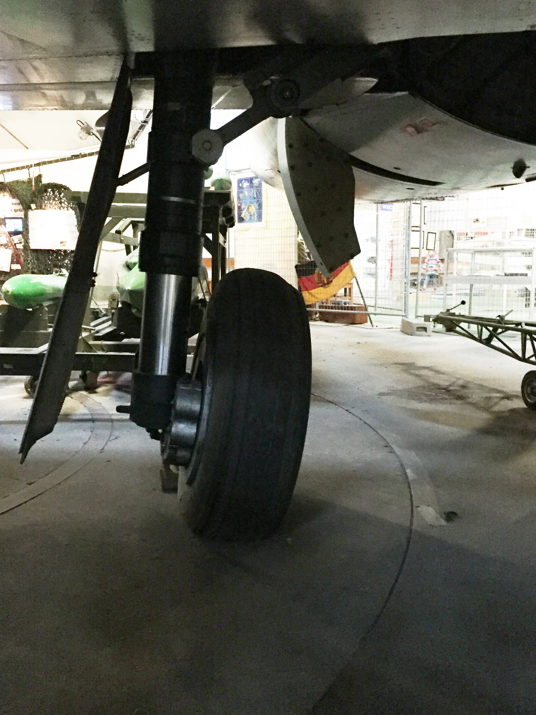 SAAB J32E Lansen Main gear