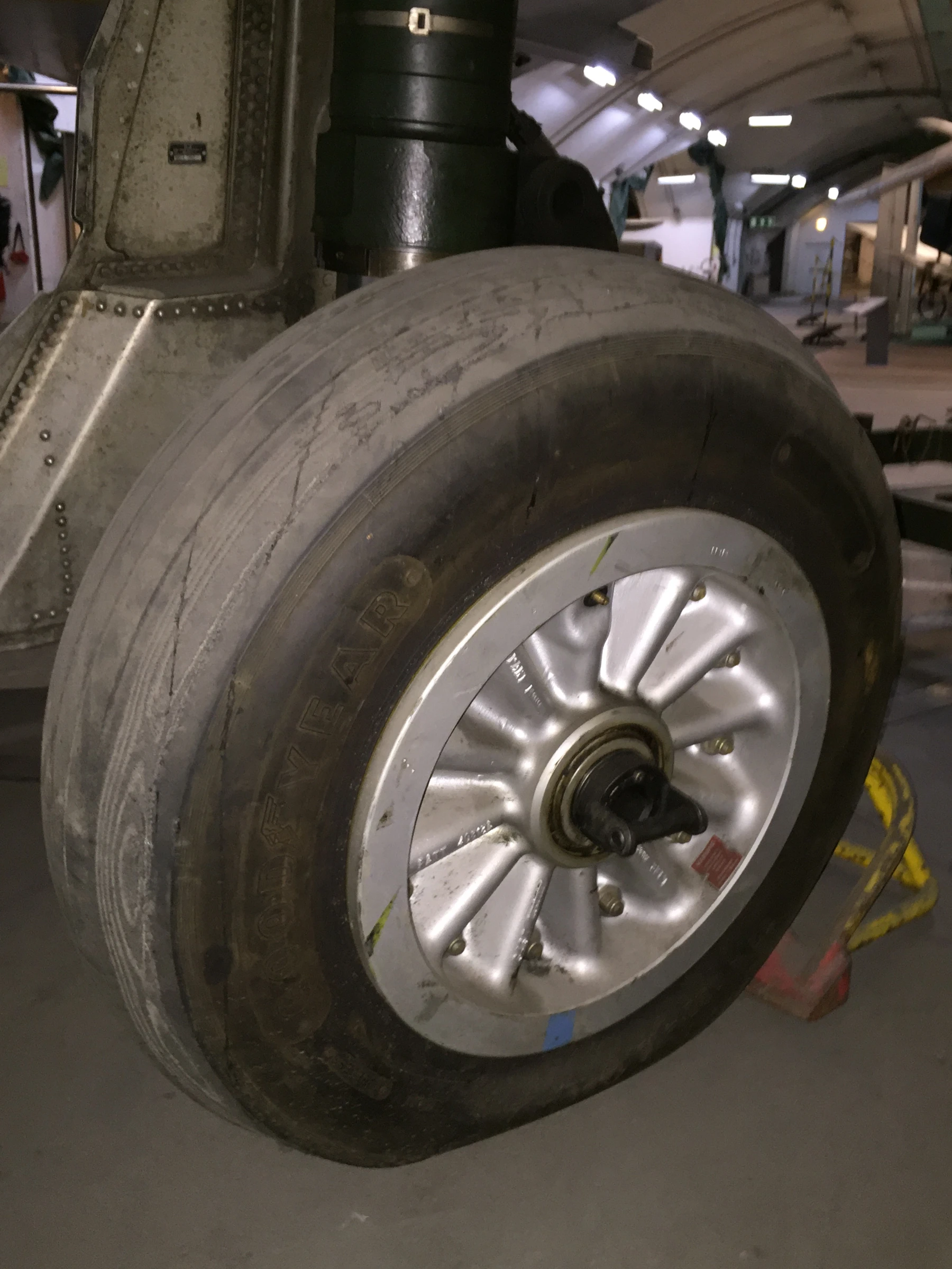 SAAB J32E Lansen Main gear