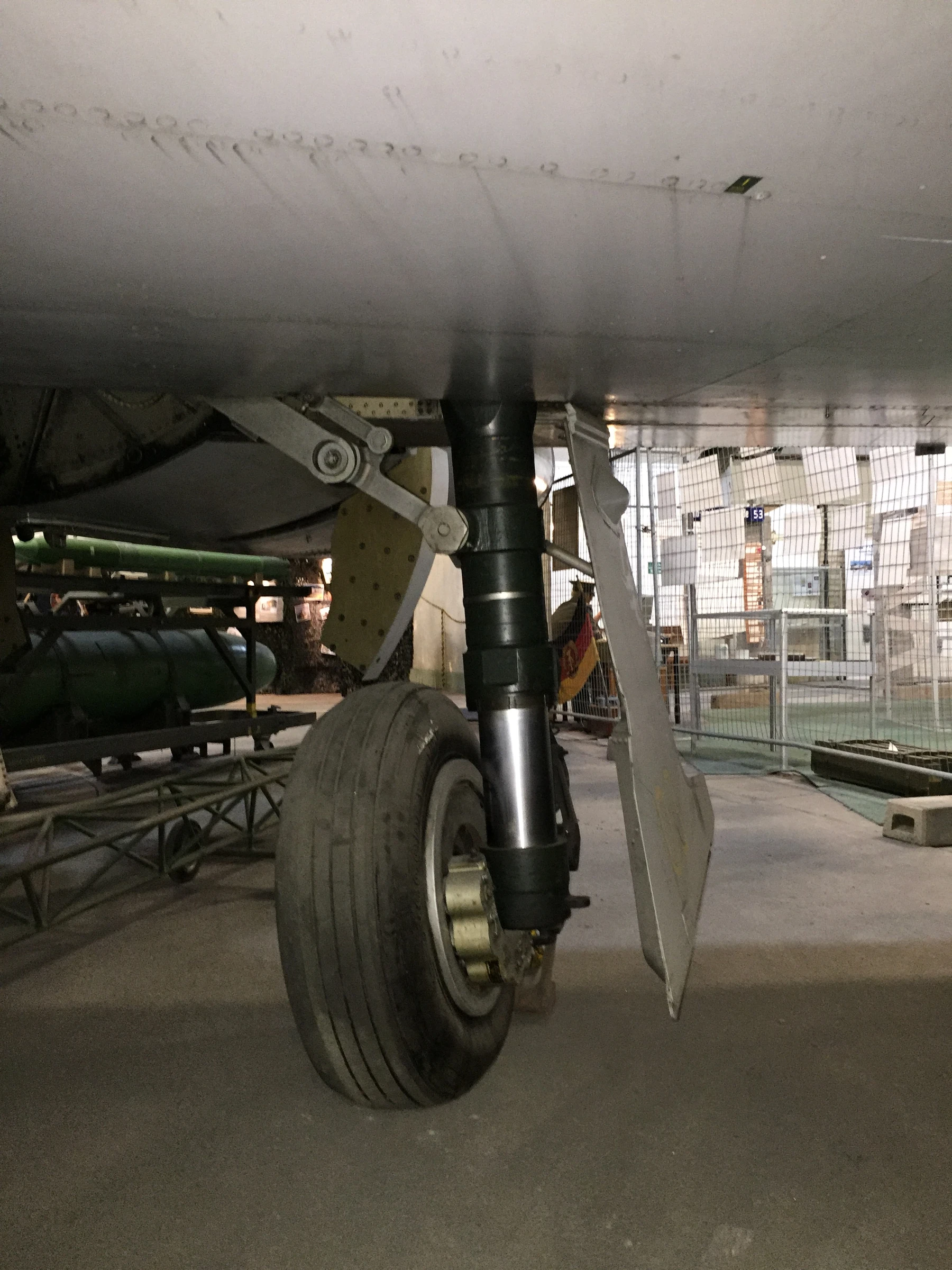 SAAB J32E Lansen Main gear