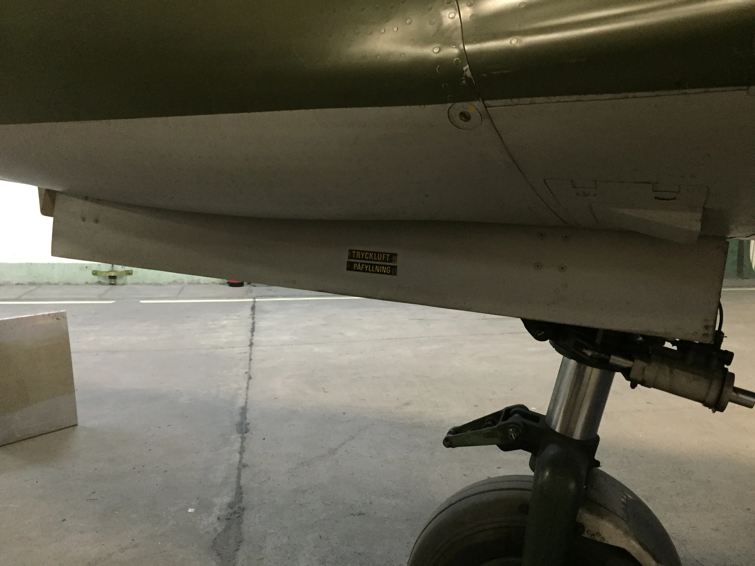 SAAB J32E Lansen Nose gear