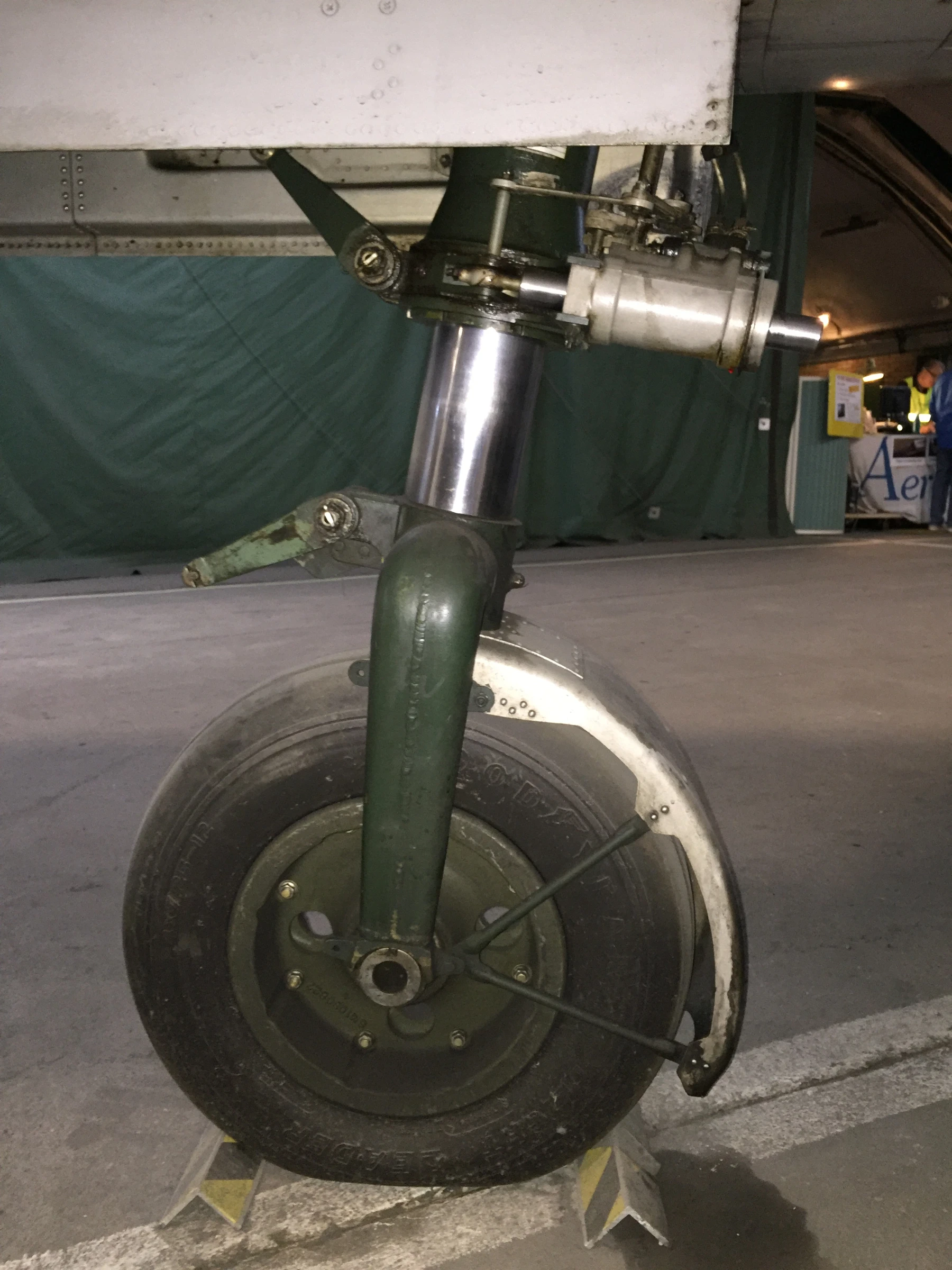 SAAB J32E Lansen Nose gear