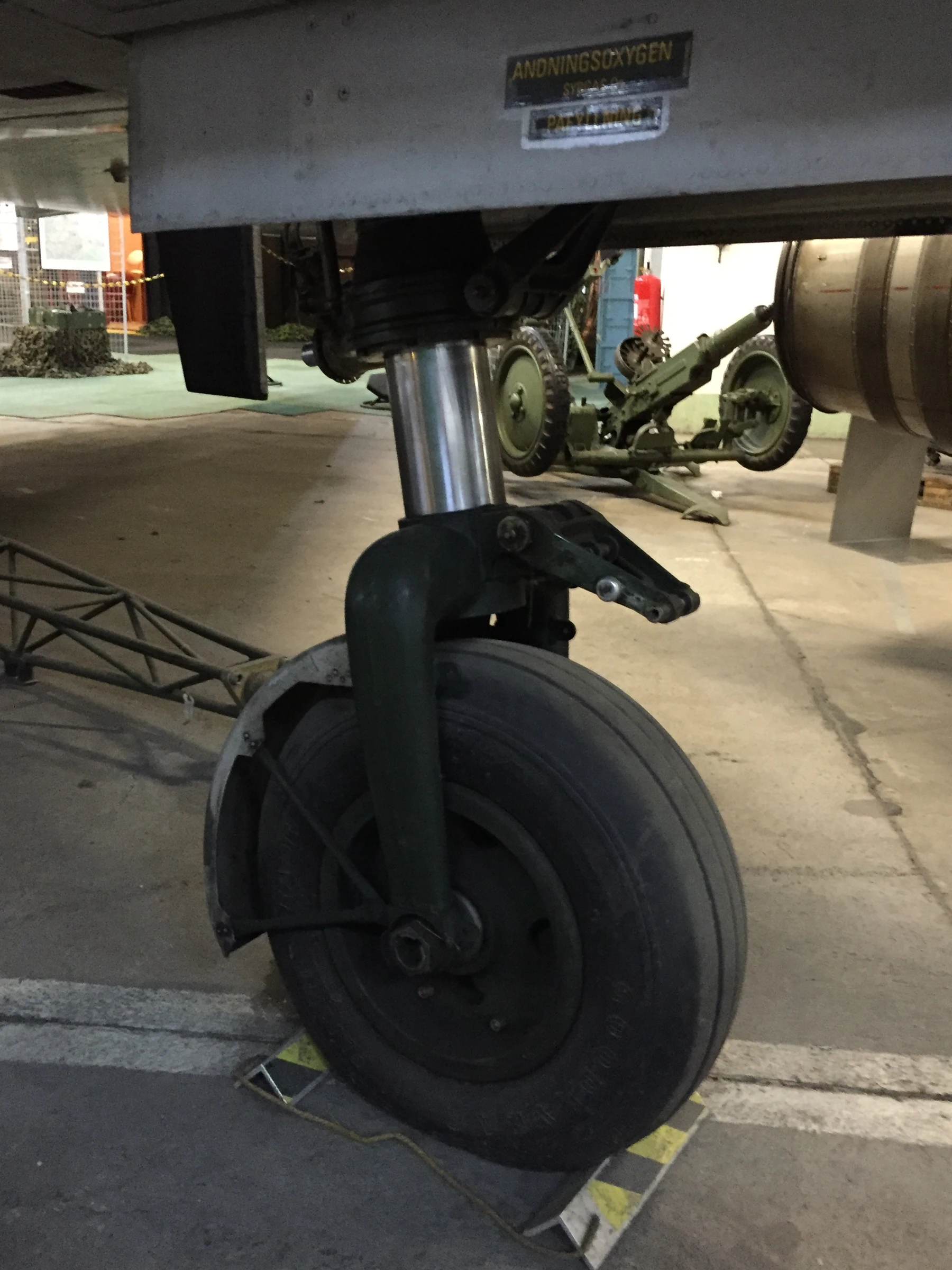 SAAB J32E Lansen Nose gear