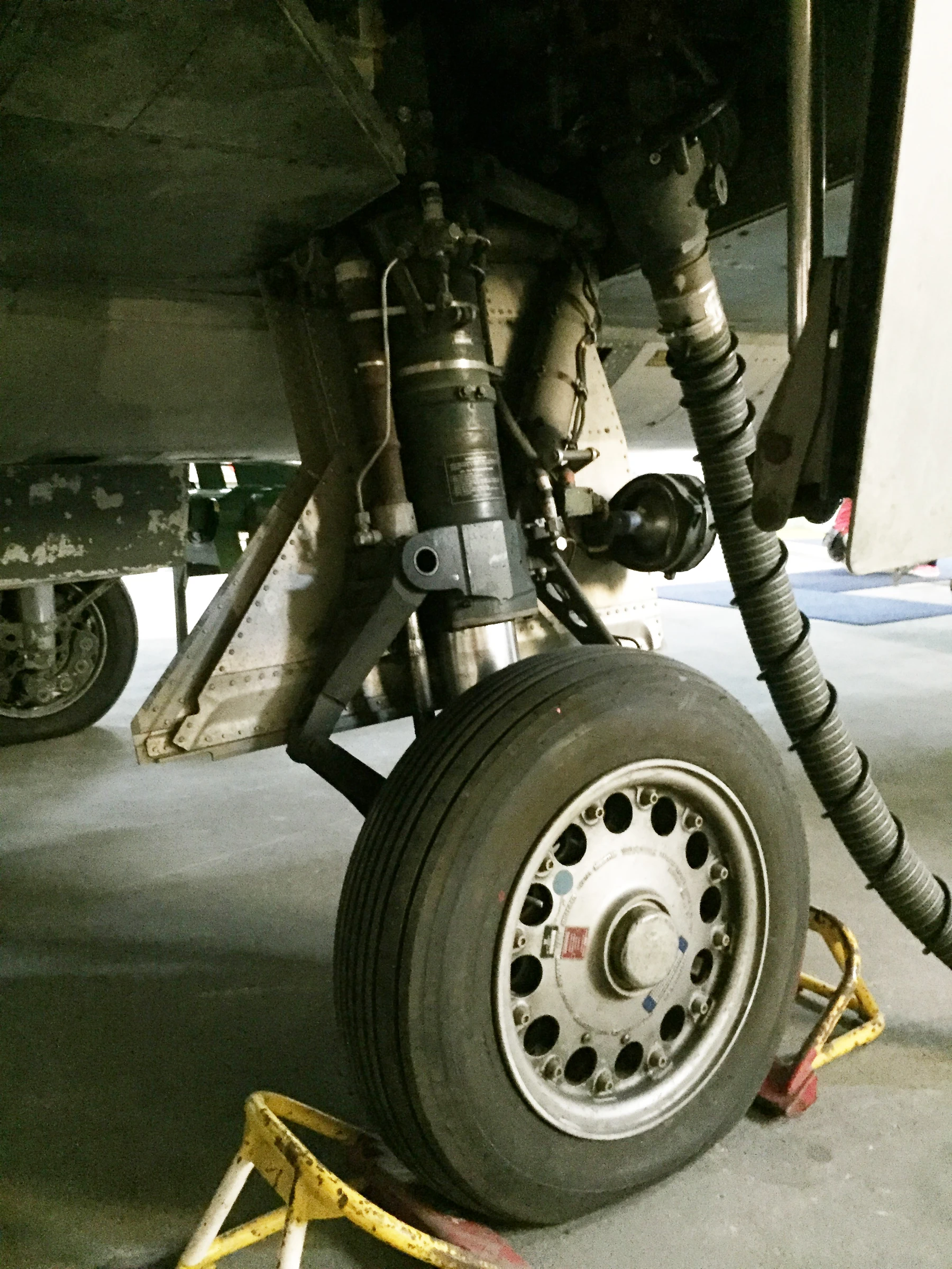 SAAB J35F Draken Main gear