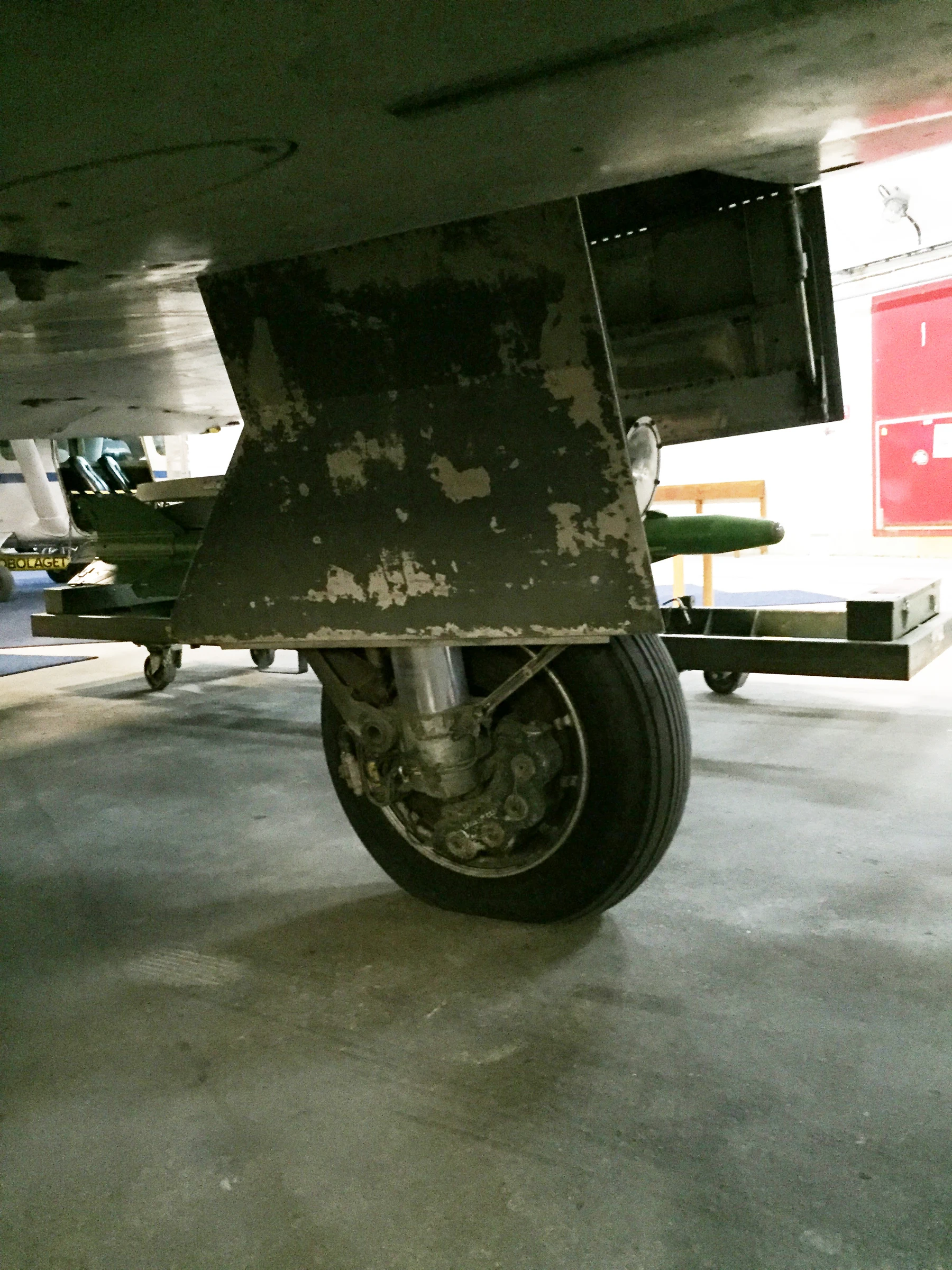 SAAB J35F Draken Main gear