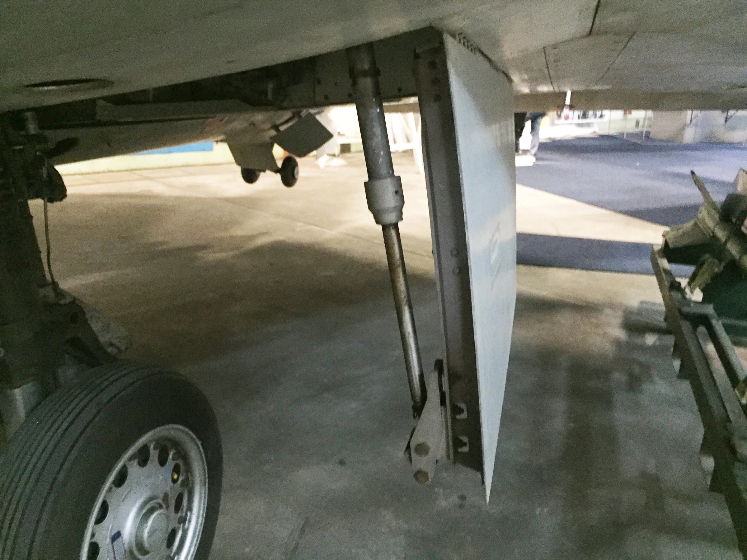 SAAB J35F Draken Main gear