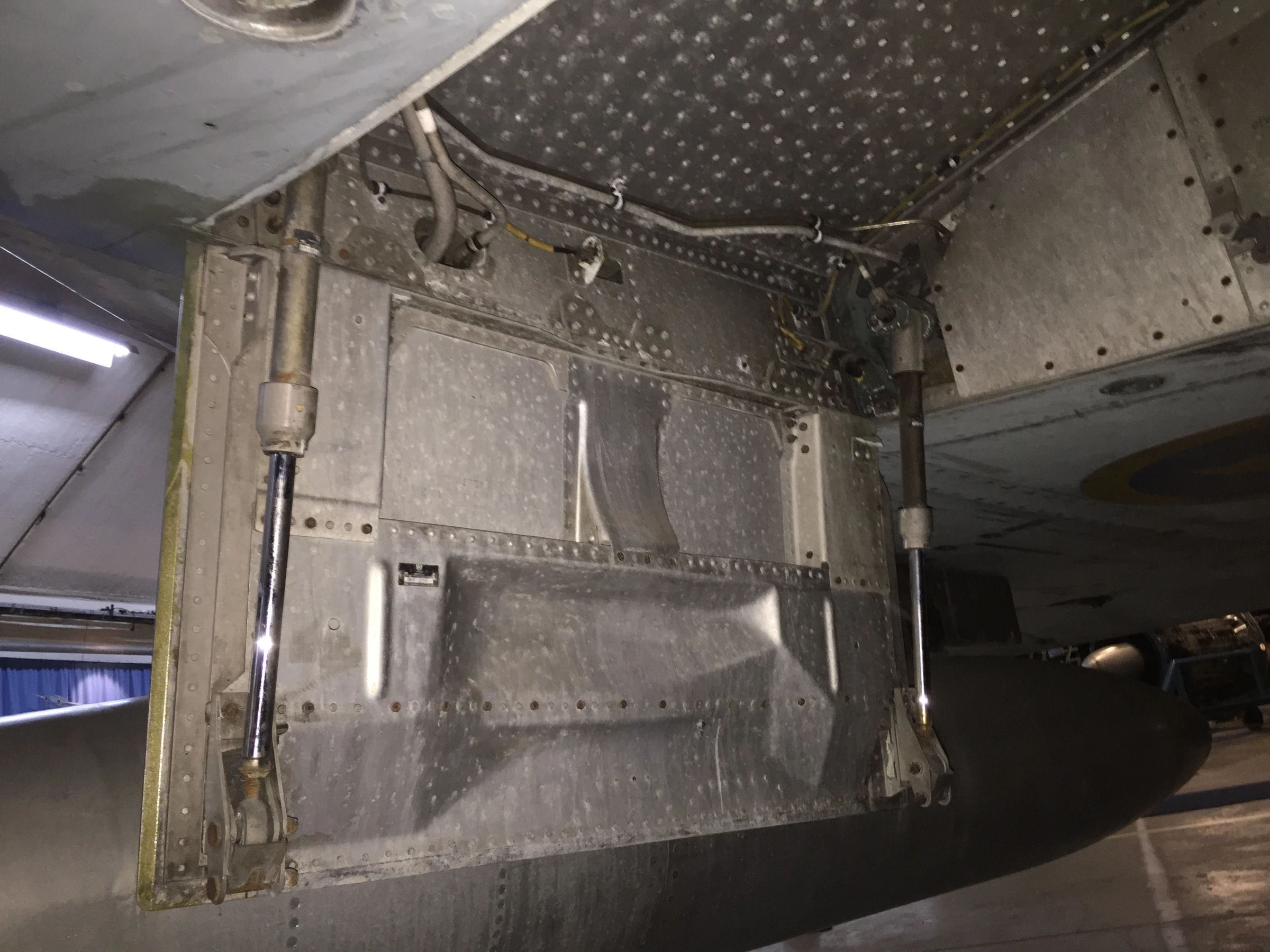 SAAB J35F Draken Main gear