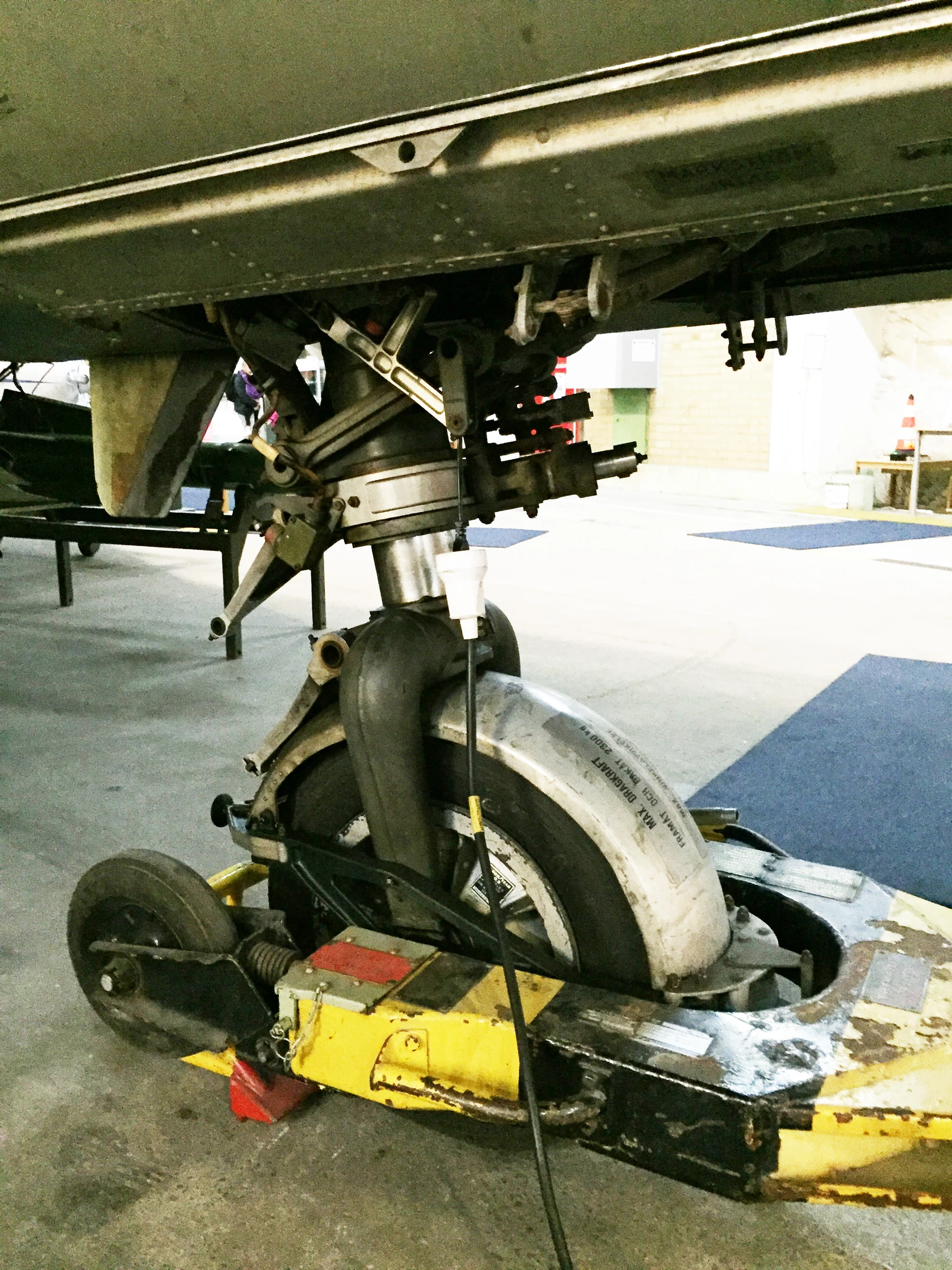 SAAB J35F Draken Nose gear