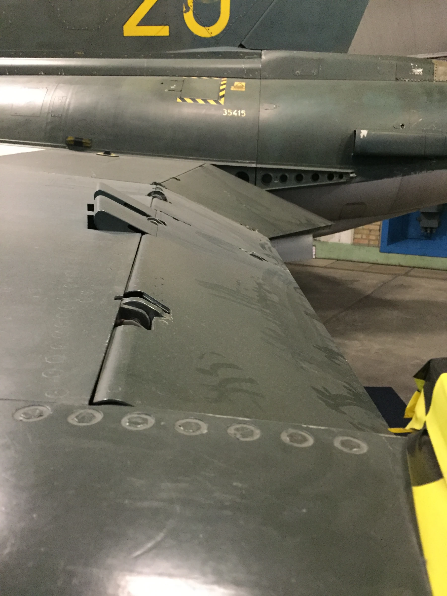 SAAB J35F Draken Wing