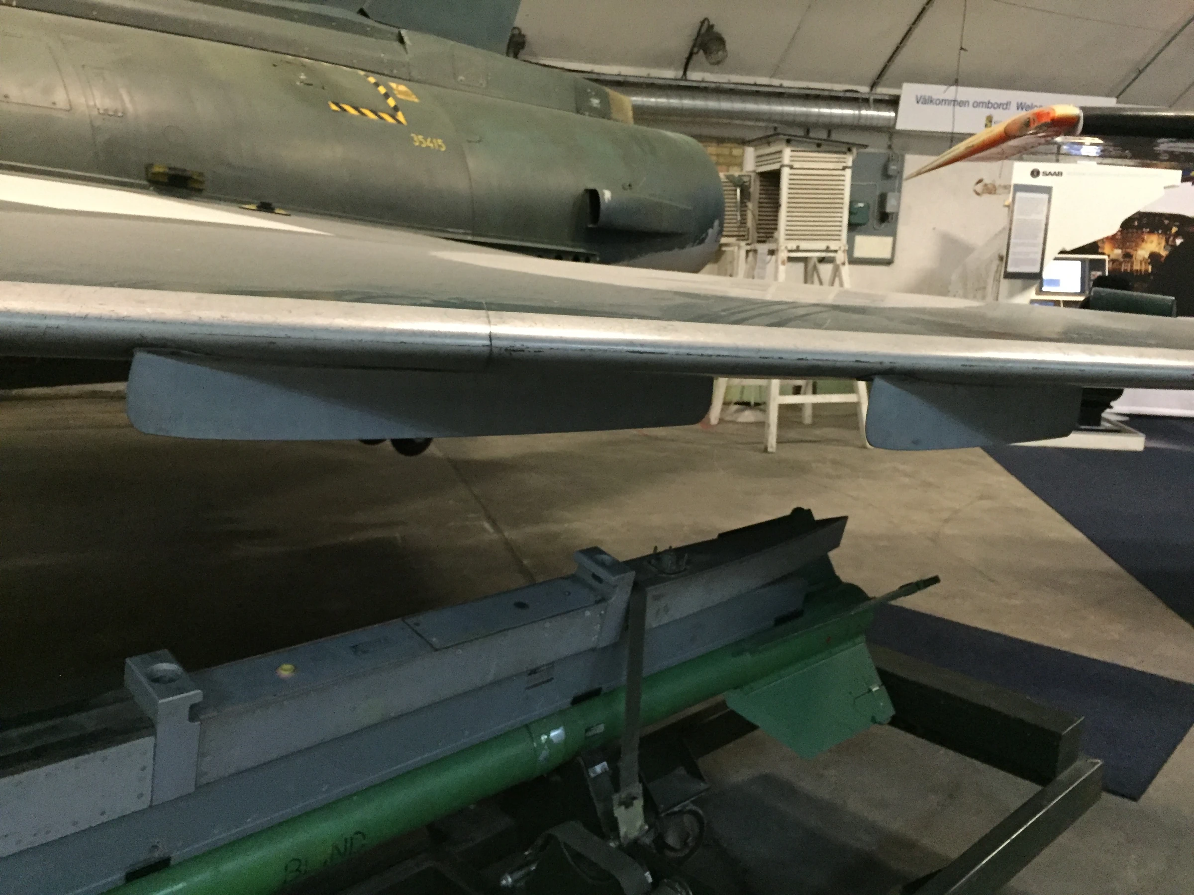 SAAB J35F Draken Wing