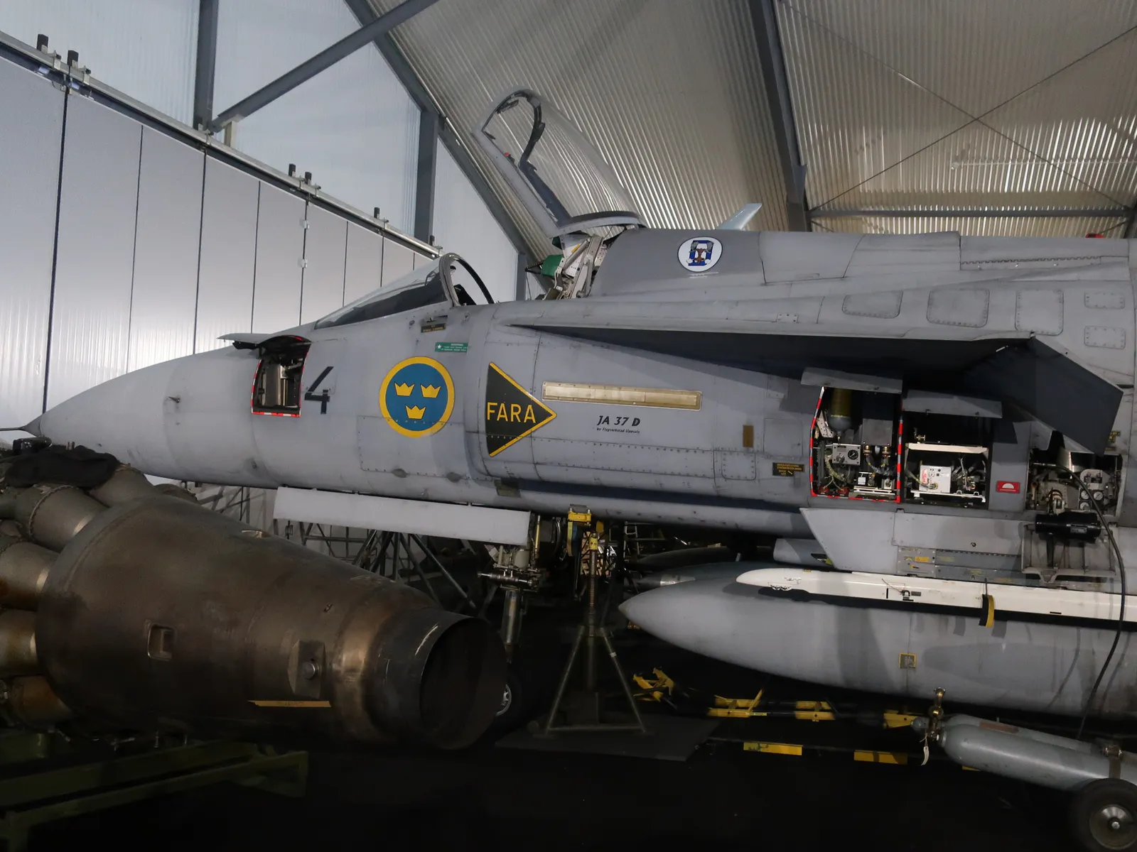 SAAB JA 37DI Viggen Front