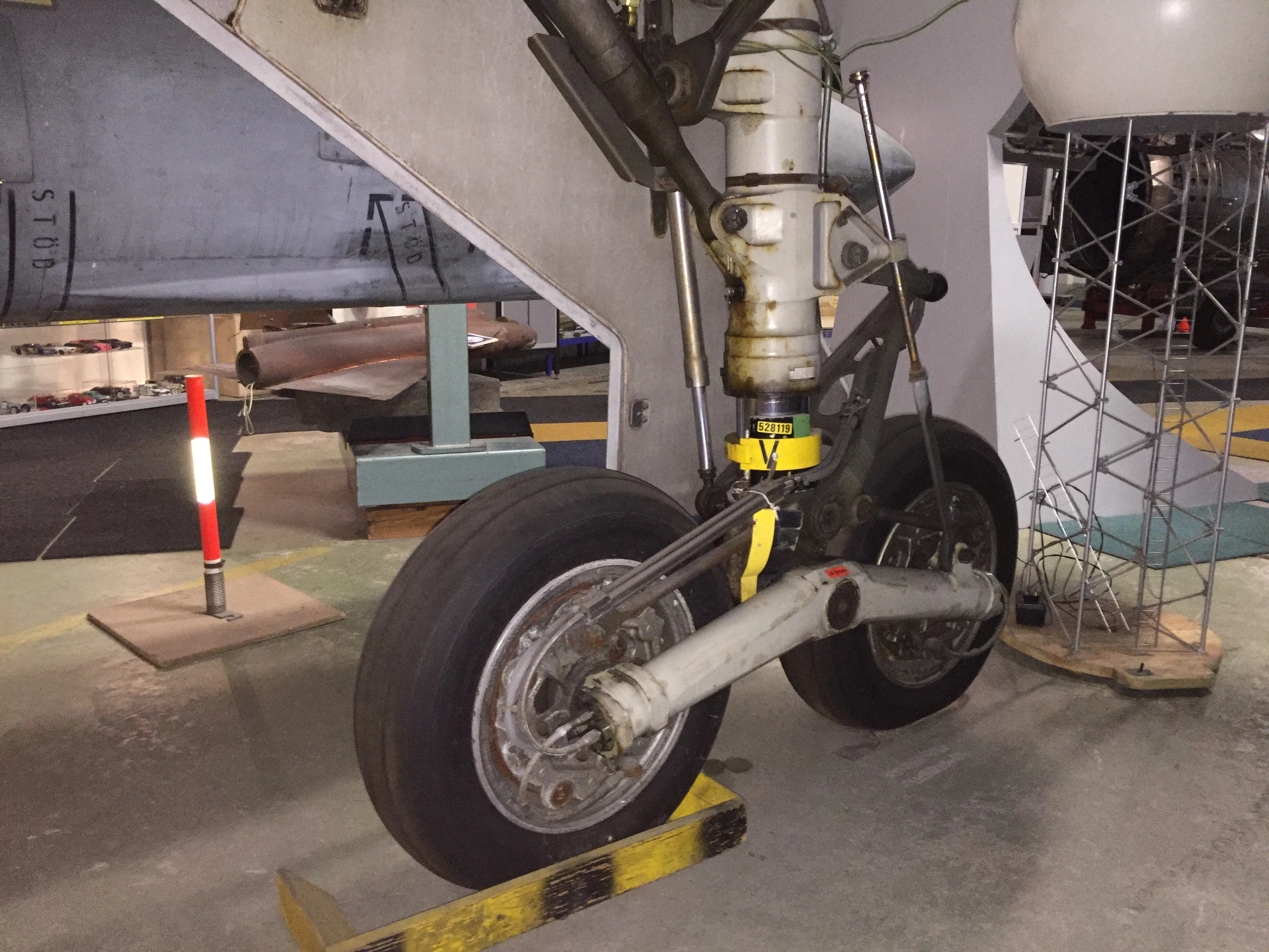 SAAB JA37 Viggen Main gear