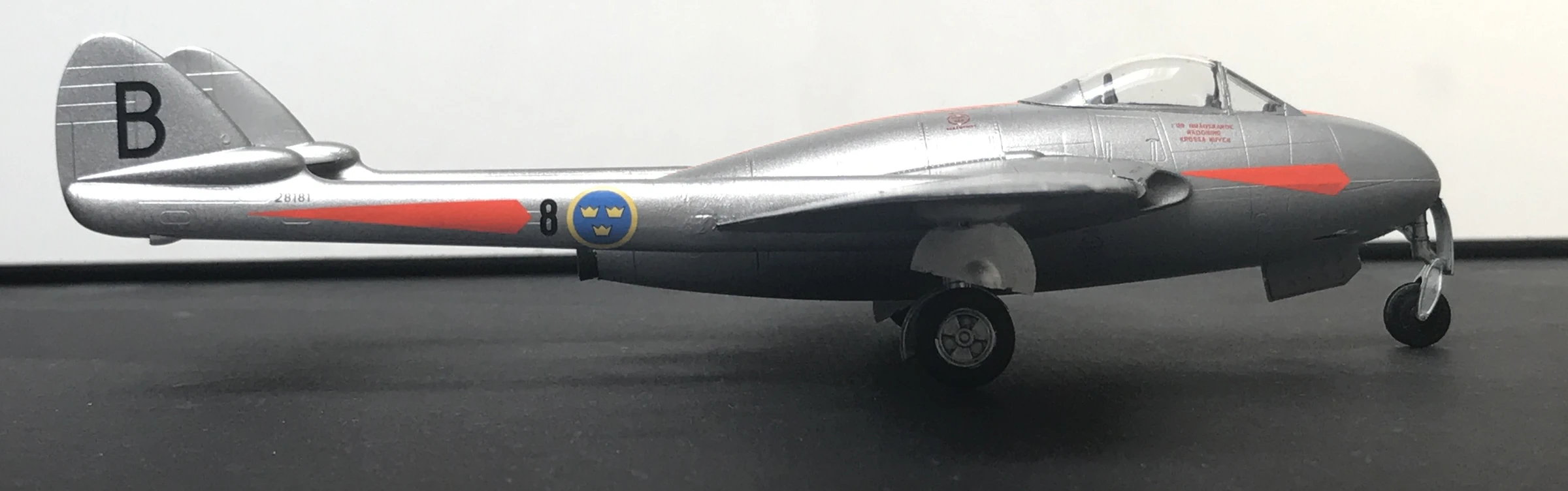 De Havilland Vampire FB.50 (J 28)